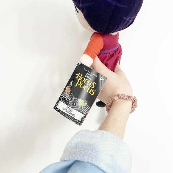 ✨ NWT Disney Hocus Pocus Mary Sanderson Plush | Disney - Picture 4 of 4